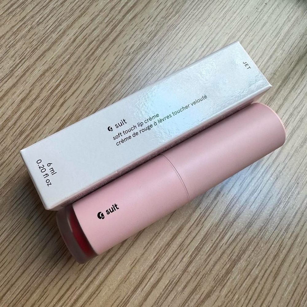 BNIB Glossier G Suit in Jet